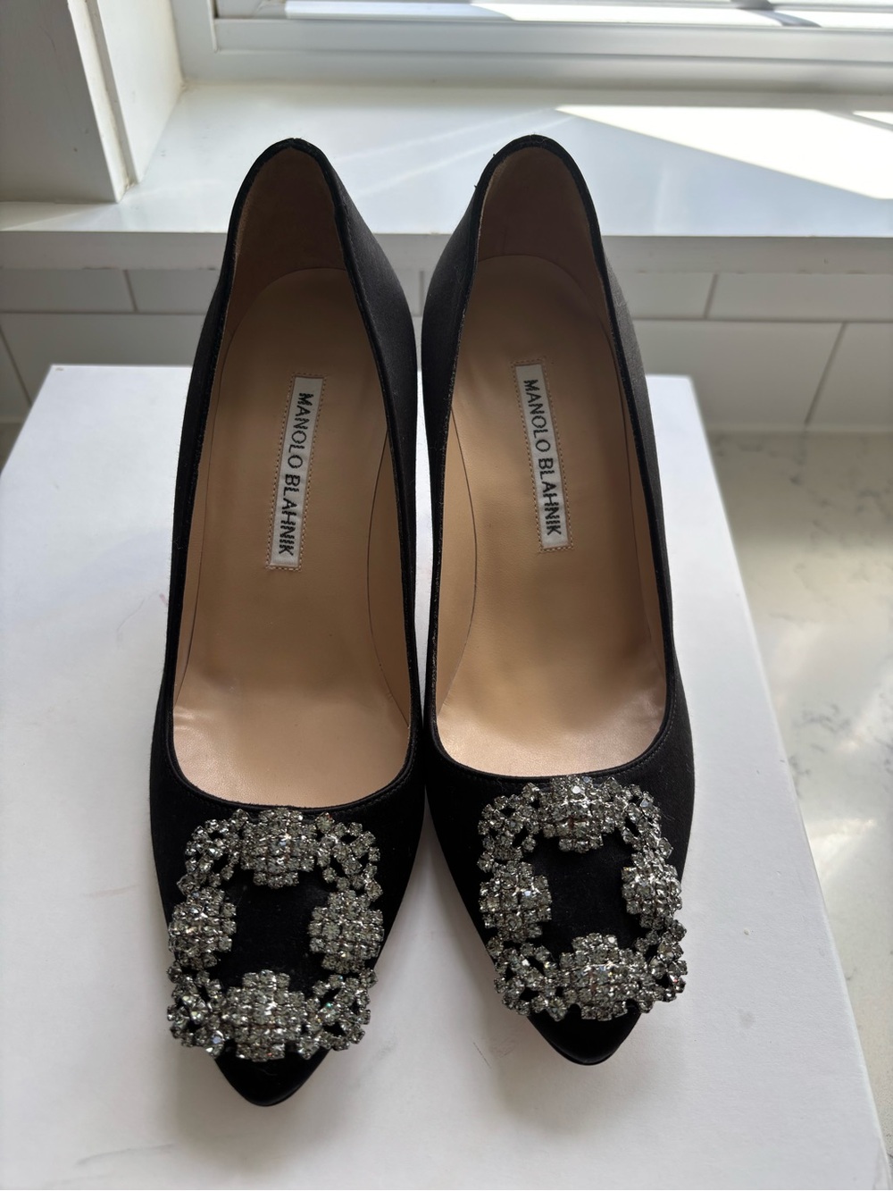 Iconic Black Manolo Blahnik Hangisi Pumps